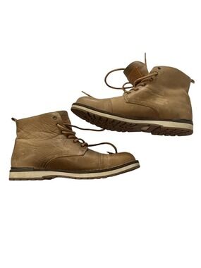 Men’s Bull Boxer rugged leather boots with lace up design
